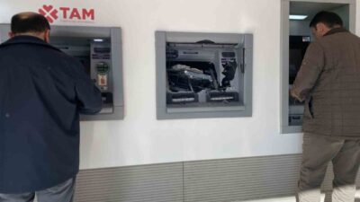 Kastamonu’da bir şahıs teknik arıza sebebiyle para çekemediği ATM’yi balyozla