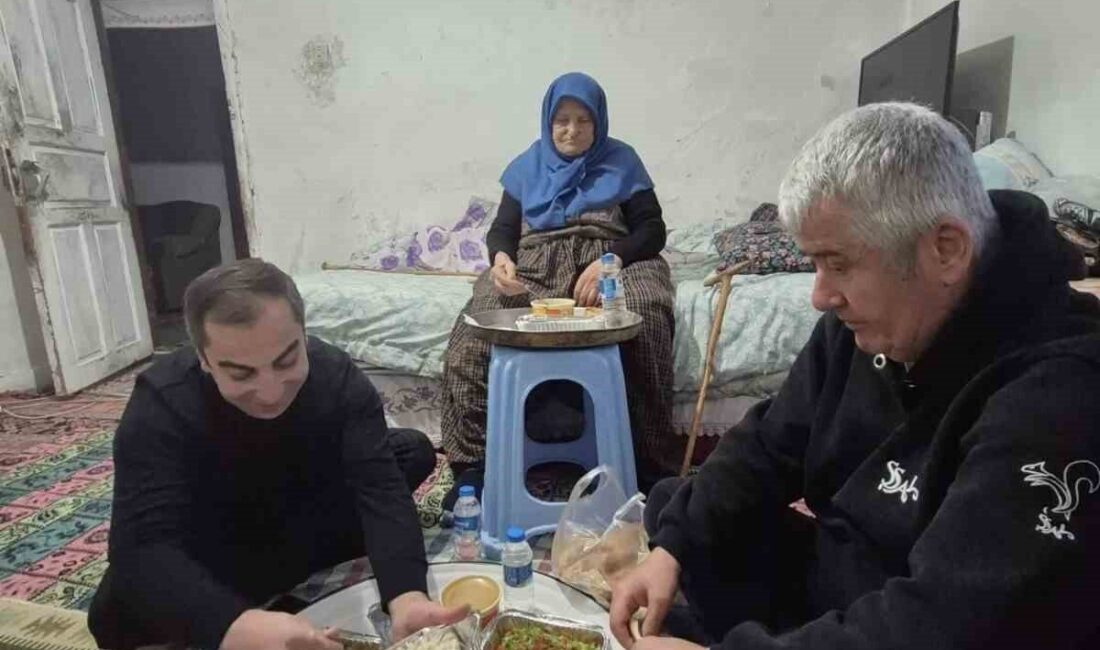 Bilecik’in Yenipazar ilçesinde Kaymakam Mehmet Salih Uçar, Makbule teyzenin sofrasında
