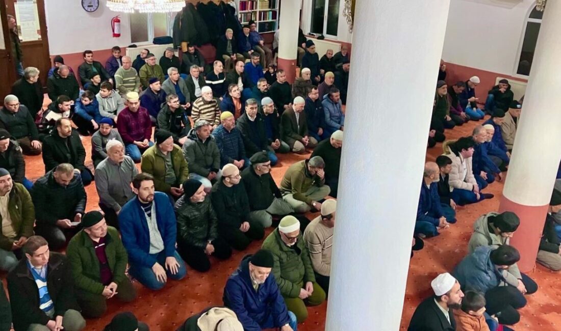 Ramazan ayının gelişiyle birlikte Bilecik’te camiler dolup taştı. Vatandaşlar, Ramazan
