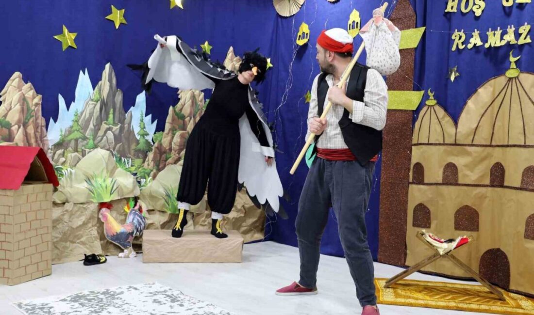 Karasu’da gönüllü öğretmenlerin sahnelediği “Keloğlan Oruç Peşinde” tiyatrosu ile öğrencilere