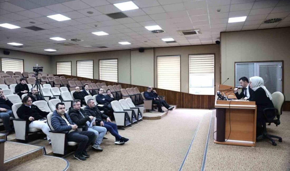 Erenler Belediye Başkanı Şenol Dinç, Ramazan ayı öncesinde ilçede faaliyet