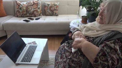 Yalova’da yaşayan 76 yaşındaki Sabahat teyzenin ördüğü 400 bere, Siirt