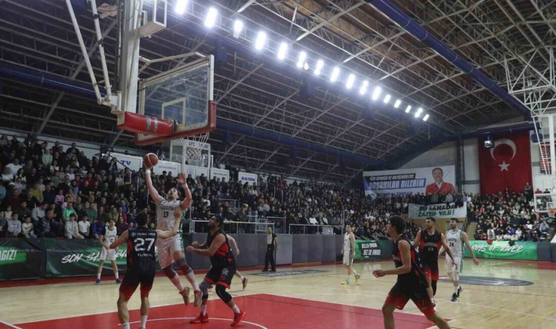 Türkiye Basketbol 2. Ligi’nde Sakarya Büyükşehir Basketbol, sahasında karşılaştığı Eskişehir
