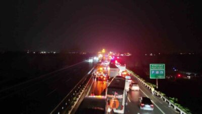 Anadolu Otoyolu’nun Sakarya geçişinde 16 aracın karıştığı zincirleme trafik kazasında,