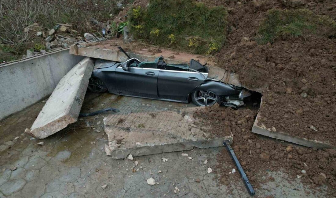 Sakarya’nın Serdivan ilçesinde bir sitenin istinat duvarının çökmesi neticesinde yaklaşık
