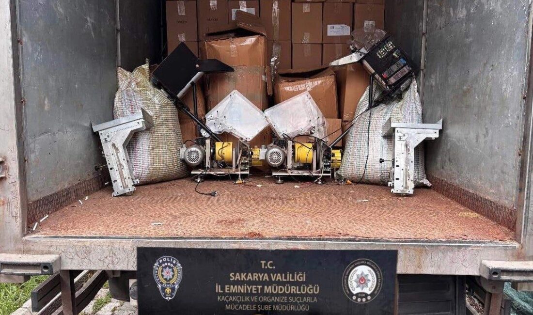 Sakarya’nın Serdivan ve Adapazarı ilçelerinde düzenlenen eş zamanlı kaçakçılık operasyonunda
