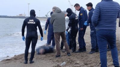 Sakarya’nın Karasu ilçesinde sahilde erkek cesedi bulundu. Ekipler çalışmalarını sürdürüyor.