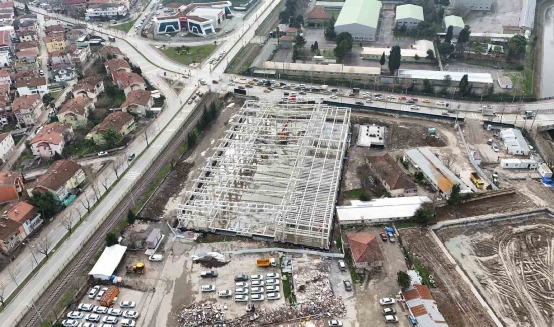 Sakarya Büyükşehir Belediye Başkanı Yusuf Alemdar, Donatım bölgesinde yapımı devam