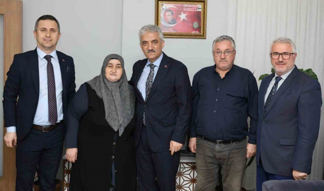 DÜZCE (İHA) – Vali Mehmet Makas, Düzce’de şehit ailelerini ziyaret