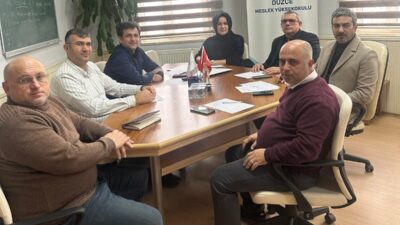 DÜZCE(İHA) – Düzce’de sektör temsilcileri ilgili branşlardaki derslere girerek tecrübelerini
