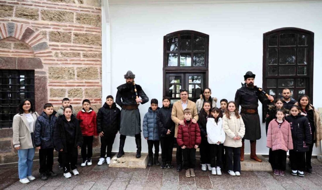 Bilecik’in Söğüt ilçesine gelen öğrencilere Söğüt Belediye Başkanı Ferhat Durgut