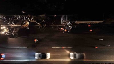 TEM Otoyolu’nun Bolu geçişinde mobilya yüklü kamyon ile tırın çarpışması