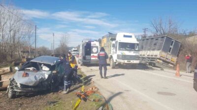 Sakarya’nın Taraklı ilçesinde tır ile kafa kafaya çarpışan otomobilin sürücüsü