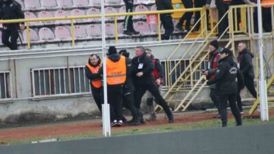 Trendyol 1.Lig’in 23. haftasında Boluspor-Sakaryaspor karşılaşmasının 85. dakikasında deplasman tribününden