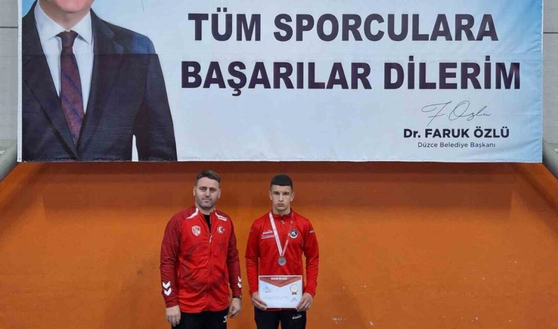 Kocaeli’nde düzenlenen Okul Sporları Güreş Gençler A Türkiye Birinciliği müsabakalarına