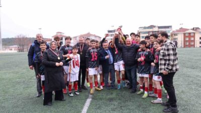 Bilecik’te düzenlenen U14 Gençler Ligi futbol müsabakaları tamamlandı. Bilecik’te gerçekleştirilen