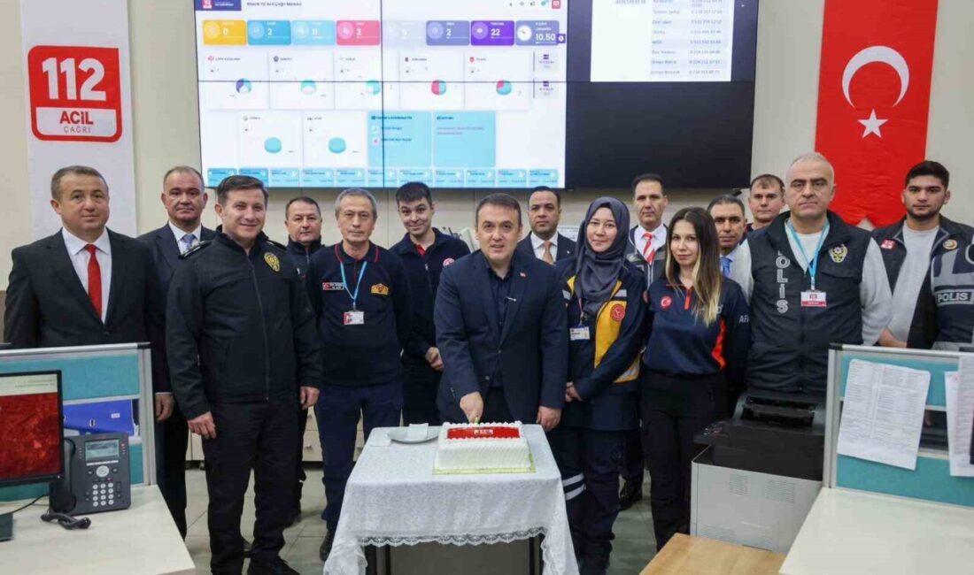 Bilecik Valisi Faik Oktay Sözer, 112 Acil Çağrı Merkezi’nde incelemelerde