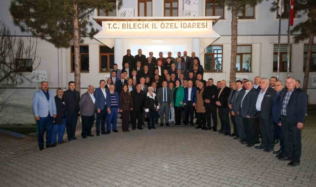 Bilecik Valisi Faik Oktay Sözer, muhtarlarla iftar programında bir araya