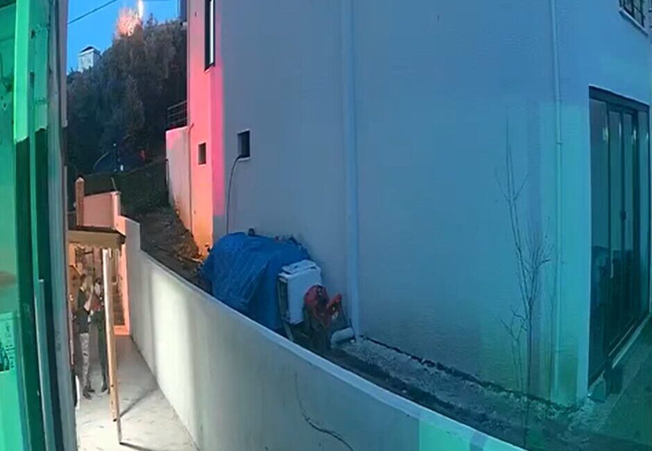 Yalova’nın Çınarcık ilçesinde çocuk gürültüsü nedeniyle aralarında husumet olan komşularının