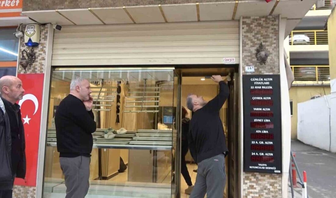 Yalova’da kepenk kumandasını kopyalayıp girdikleri kuyumcuda 90 saniyede yaklaşık 1,5