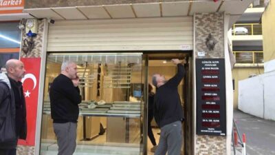 Yalova’da kepenk kumandasını kopyalayıp girdikleri kuyumcuda 90 saniyede yaklaşık 1,5