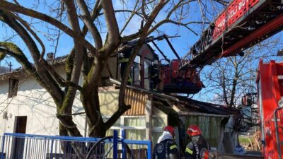 Kocaeli’nin Başiskele ilçesinde evde çıkan yangına müdahale etmek isteyen ev