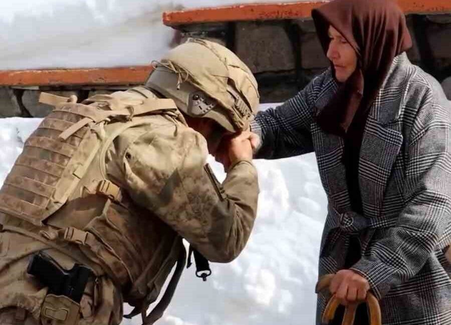 Bolu’nun Kıbrıscık ilçesinde yaşayan 76 yaşındaki Gülnaz Tarhan, kendi elleriyle