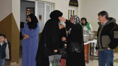 Sakarya’nın birçok ilçesinden gelerek imece usulüyle yapılan geleneksel iftarda yaklaşık