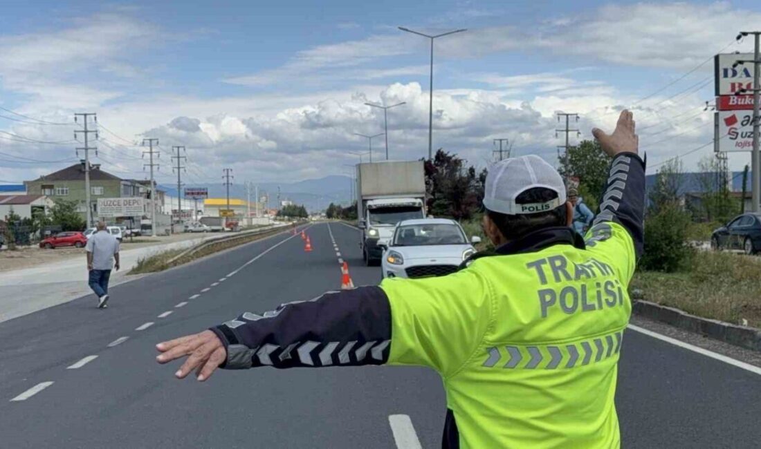DÜZCE(İHA) – Düzce’de trafik denetimi yapan polis ve jandarma ekipleri