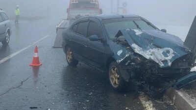 DÜZCE(İHA) – Düzce’nin Akçakoca ilçesinde D655 kara yolunda 2 aracın