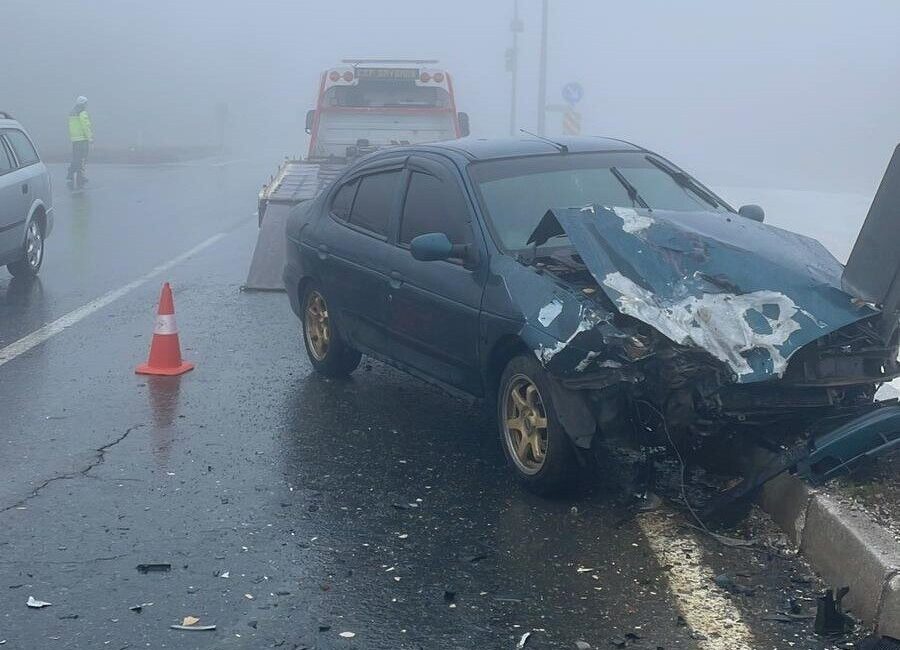 DÜZCE(İHA) – Düzce’nin Akçakoca ilçesinde D655 kara yolunda 2 aracın