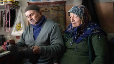 Kastamonu’da yaşayan ayakkabı tamircisi Mustafa Simitçi, 64 yıldır sürdürdüğü mesleğini