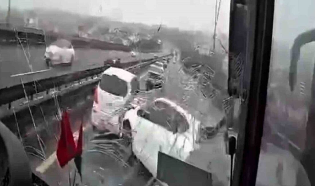 TEM Otoyolu İzmit geçişinde 8 kişinin yaralandığı kaza, otobüs kamerasına
