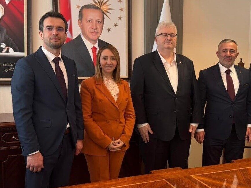 Bilecik’te görev yapan AK Partili belediye başkanları ve parti yönetimi,