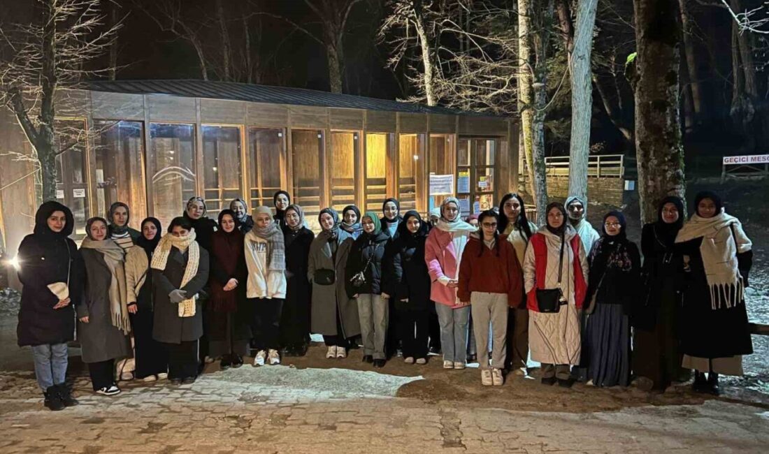 DÜZCE (İHA) – Akçakoca Gençlik Merkezi tarafından gençlerin katılımıyla sahur