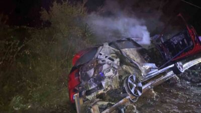 Bilecik’in Osmaneli ilçesinde alkollü sürücünün bariyerlere çarpması sonucu meydana gelen