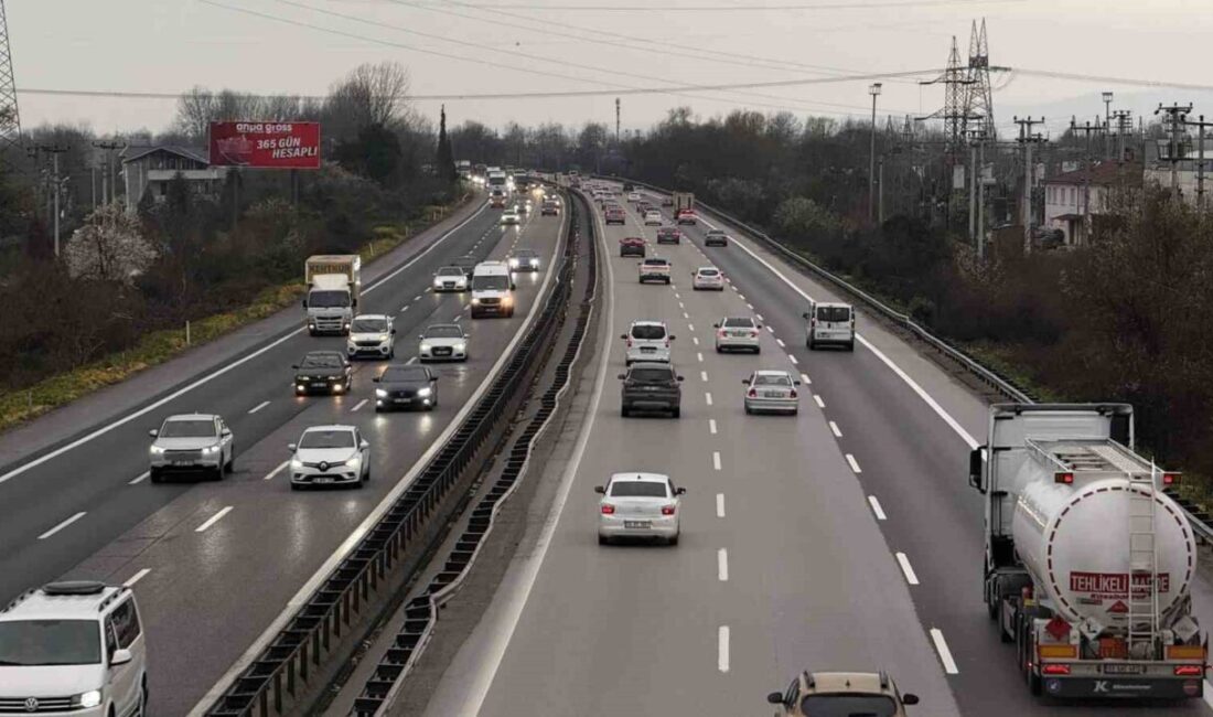 Ramazan Bayramı tatilinin son gününde dönüş yoluna geçen bazı vatandaşlar,