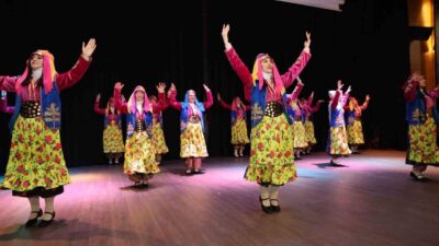 Darıca Belediyesi tarafından bu yıl 5’incisi düzenlenen halk oyunları festivali,