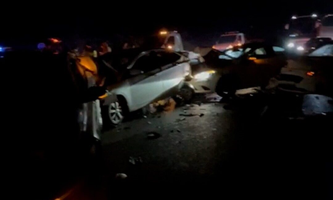 TEM Otoyolu’nun Bolu geçişinde bayram tatili dönüşü trafiğinde 5 aracın