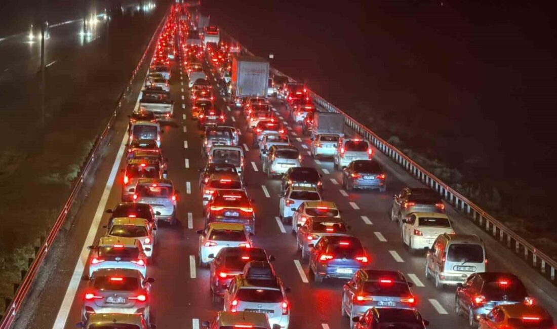 Ramazan Bayramı tatilinin sona ermesiyle birlikte dönüş yoluna geçen vatandaşlar,