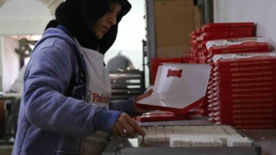 Kastamonu’un coğrafi işaretli çekme helvası bayram öncesinde yoğun ilgi görüyor.