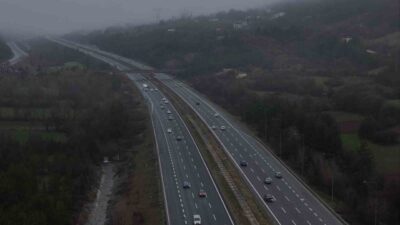 TEM Otoyolu’nun Bolu geçişinde tatilciler, 3 günlük Ramazan Bayramı tatilinin