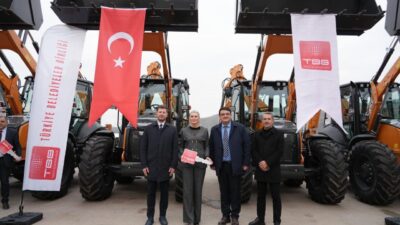 Türkiye Belediyeler Birliği tarafından Bilecik Belediyesine hibe edilen kazıcı-yükleyici kepçe