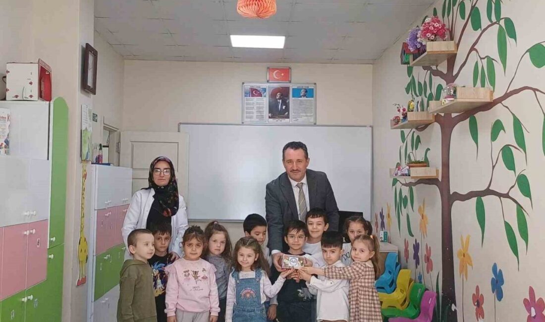 Bilecikli minikler kumbaralarında biriktirdikleri harçlıkları Filistinli kardeşleri için bağışladı. Bilecik