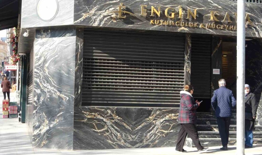 Bilecik’te kimliği belirsiz 4 kişi, gece yarısı girdikleri kuyumcuyu 30