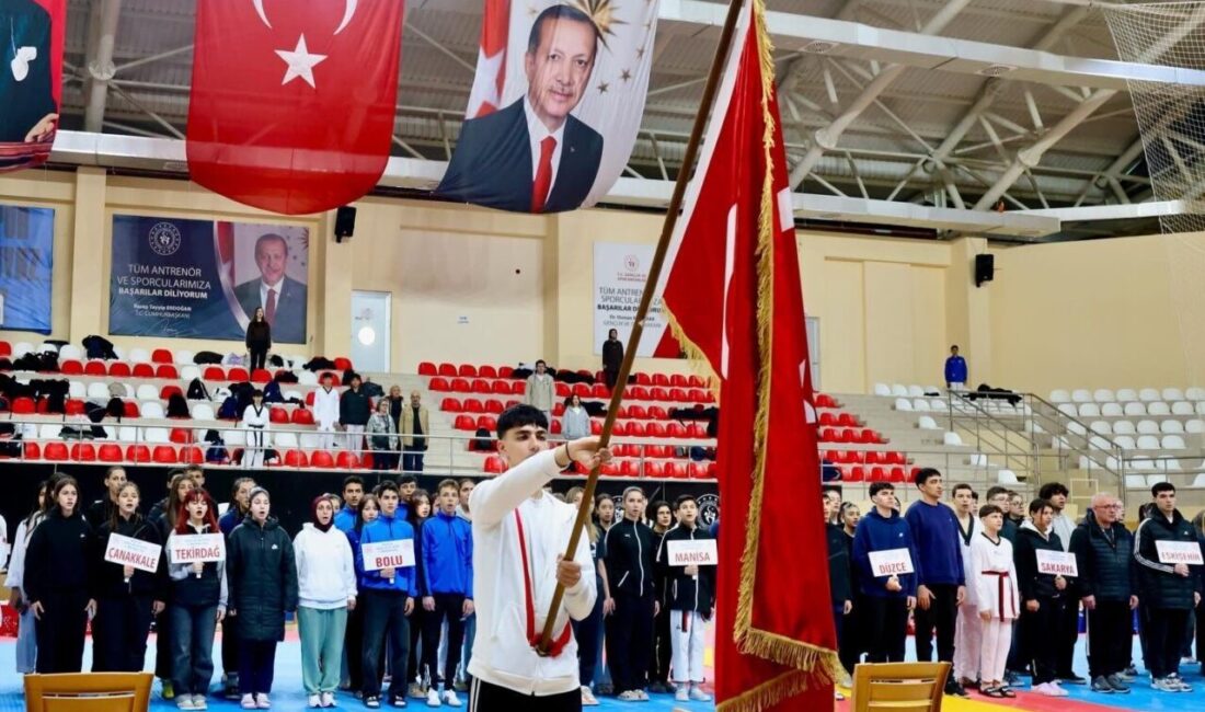 Bilecik’te Okul Spor Faaliyetleri kapsamında 400 sporcu tekvando grup müsabakalarında