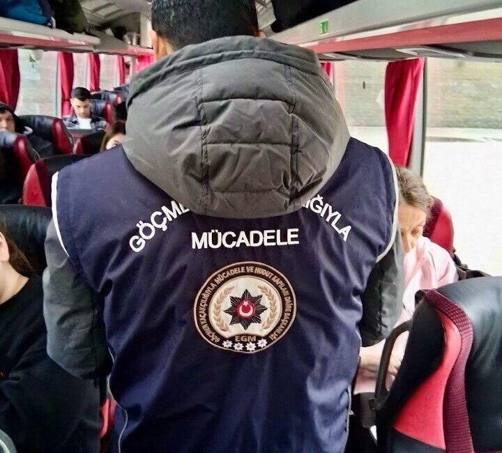 Bilecik’te düzensiz göçe karşı denetimler gerçekleştirildi. Göçmen Kaçakçılığıyla Mücadele ve