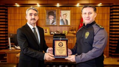 Bilecik İl Emniyet Müdürü Erdem Çağlar, emekliye ayrılan Polis Memuru