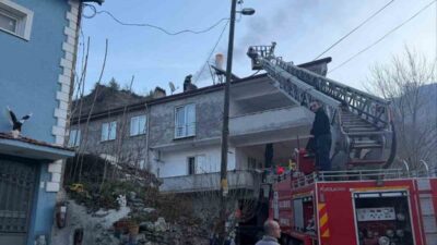 Bilecik’e bağlı Küplü köyü mevkiinde bir evin bacasında yangın çıktı.