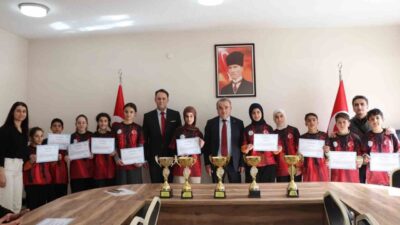 Bilecik’in Bozüyük ilçesinde ‘Floor Curling’ başarı belgeleri sahiplerini buldu. Bozüyük’te